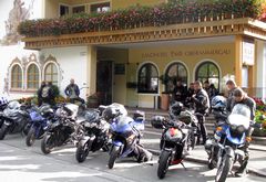 Cruisen und genießen Sie die Alpenstraßen rund um die Region Ammergauer Alpen Cruisen und genießen Sie die Alpenstraßen rund um die Region Ammergauer Alpen